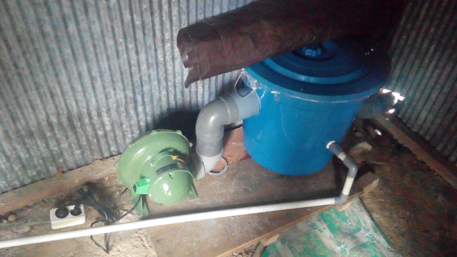Kết hợp máy thổi và máy phun sương nhà yến
